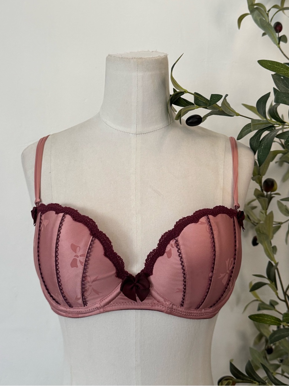 Y2K Victoria’s Secret  Satin Demi Bra 34C Pink Lace Underwire Coquette Vintage